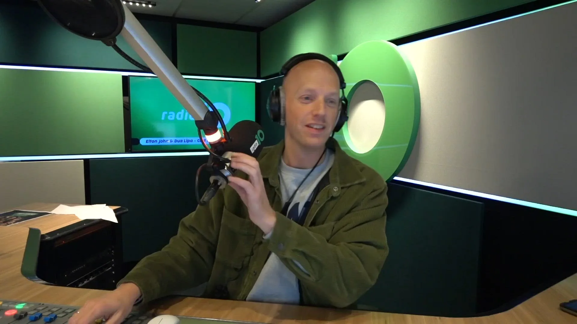 Katja Schuurman over single zijn en geeft wijze liefdesles