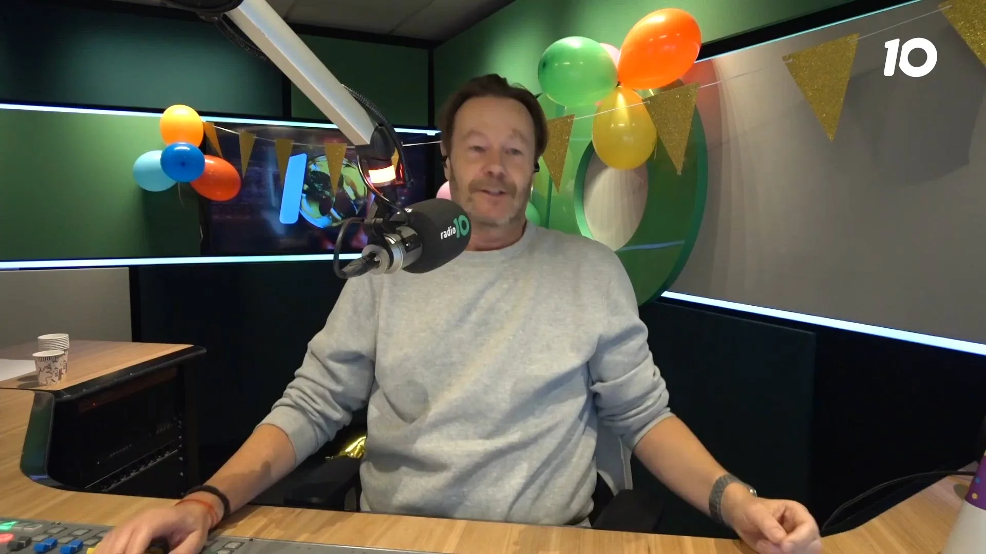 Gijs verrast Matijn met een heel bijzonder cadeau!