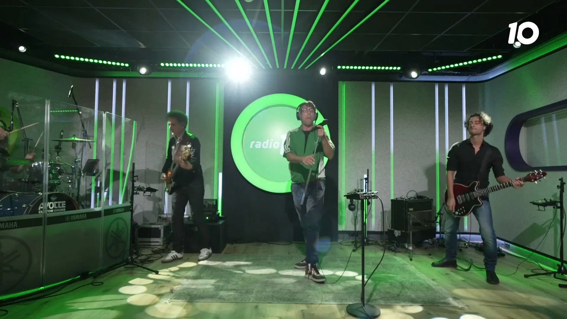 Queen Must Go On live met Breakthru