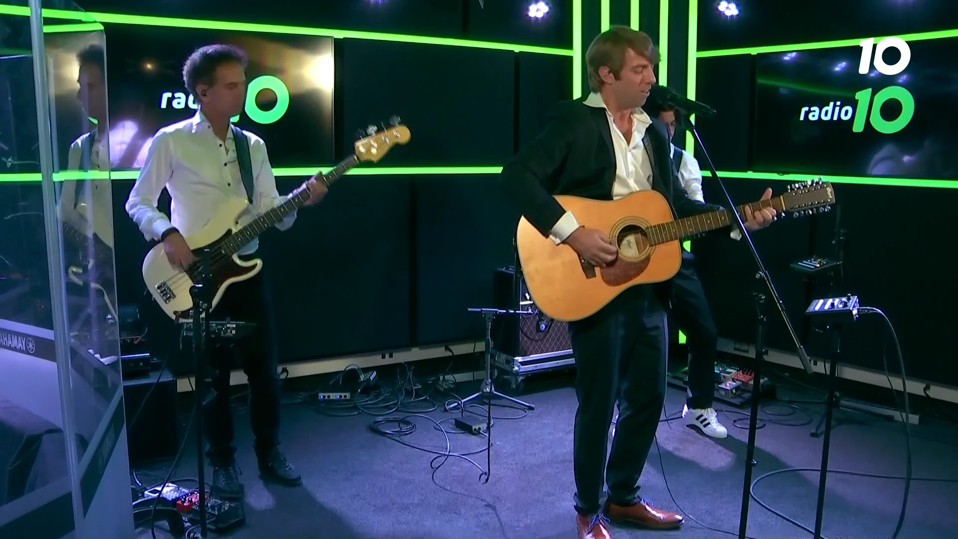 Queen Must Go On - Face It Alone