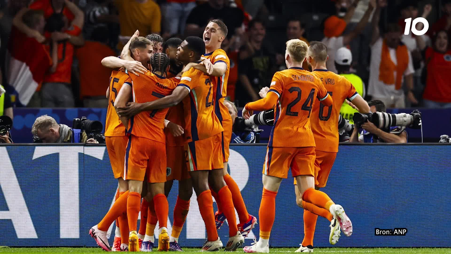 Toeteren maar, want dit is de nieuwe EK-hit van Lex!