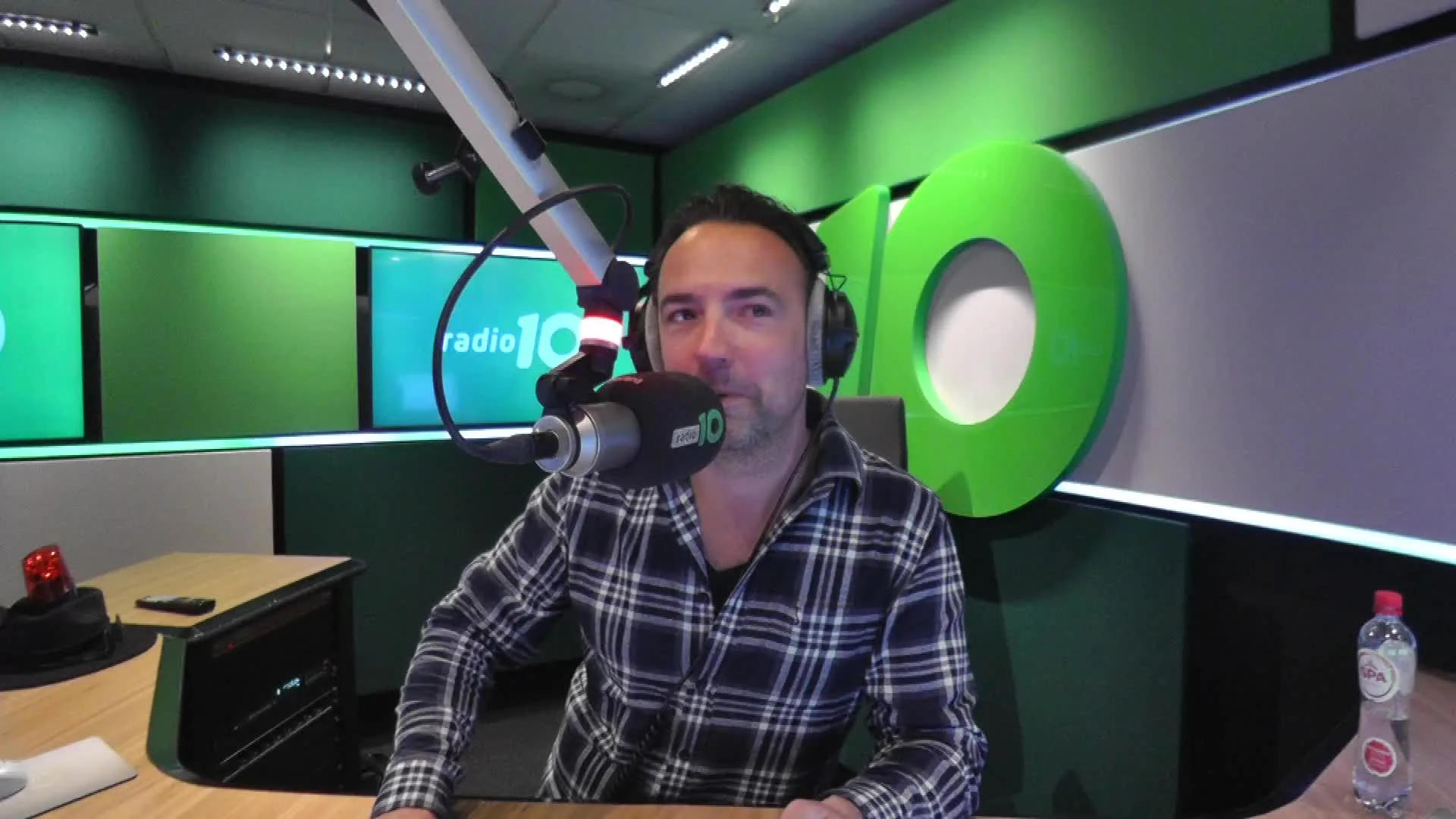 Dokter Pop en zijn assistente Nicole