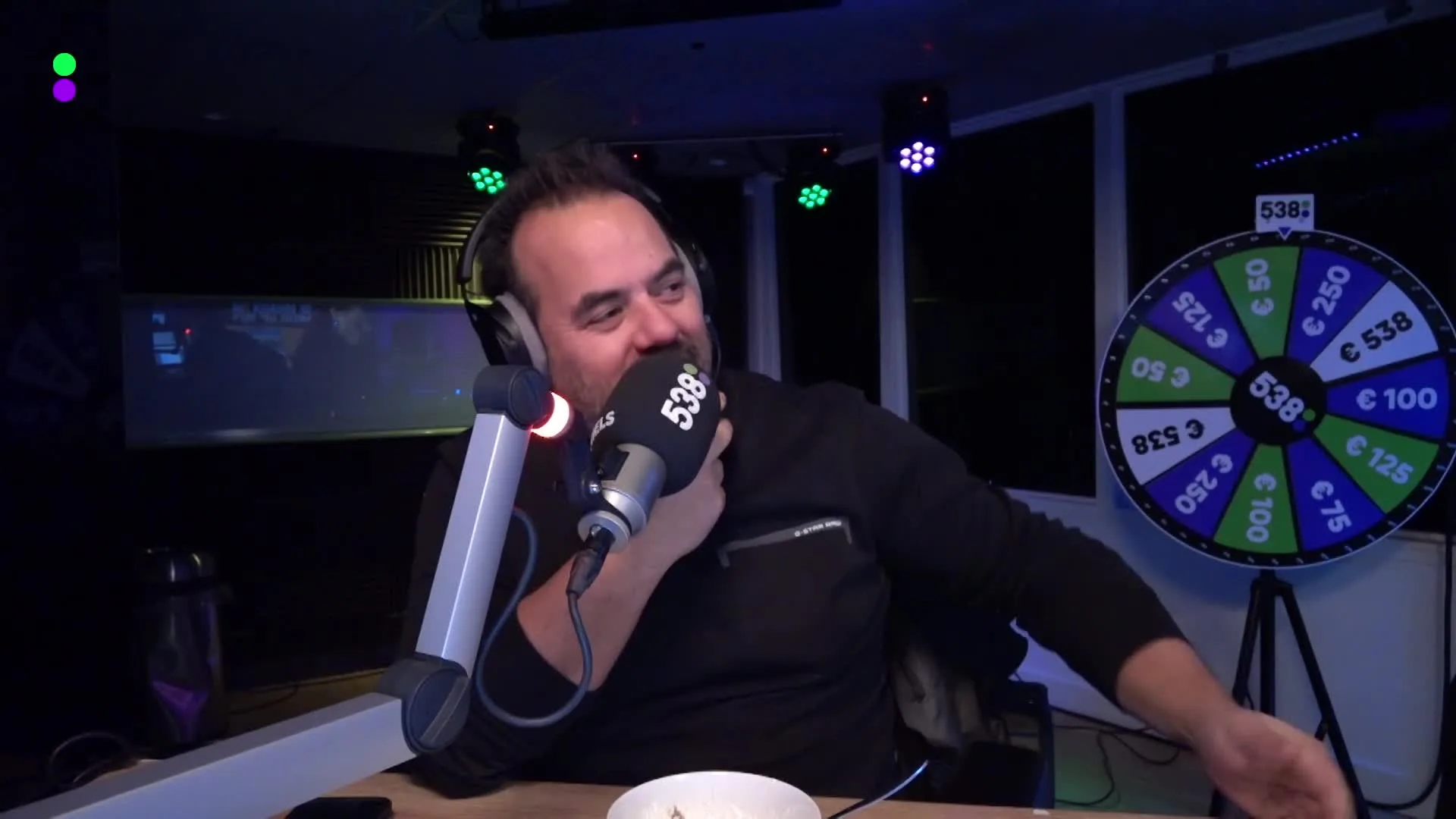 Bas Nijhuis is jarig en wordt gefeliciteerd door De 538 Ochtendshow