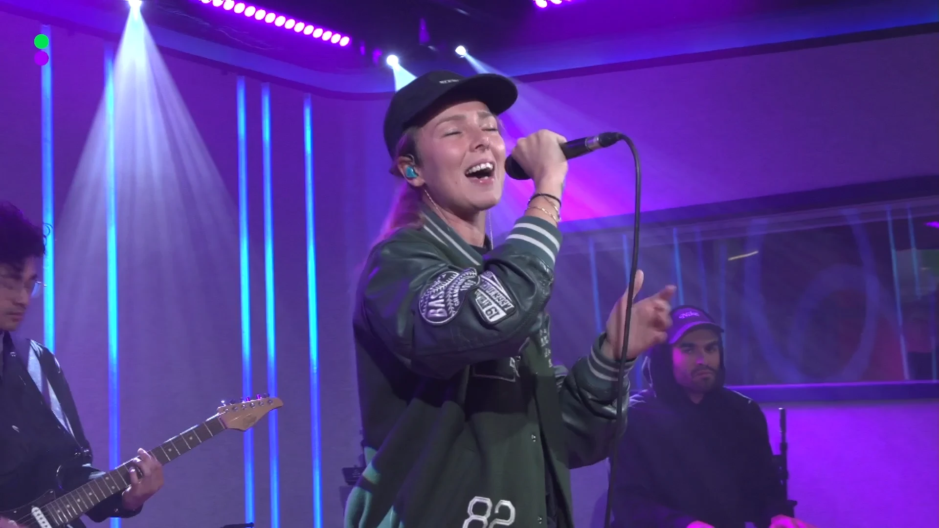 SERA doet haar nieuwe single!