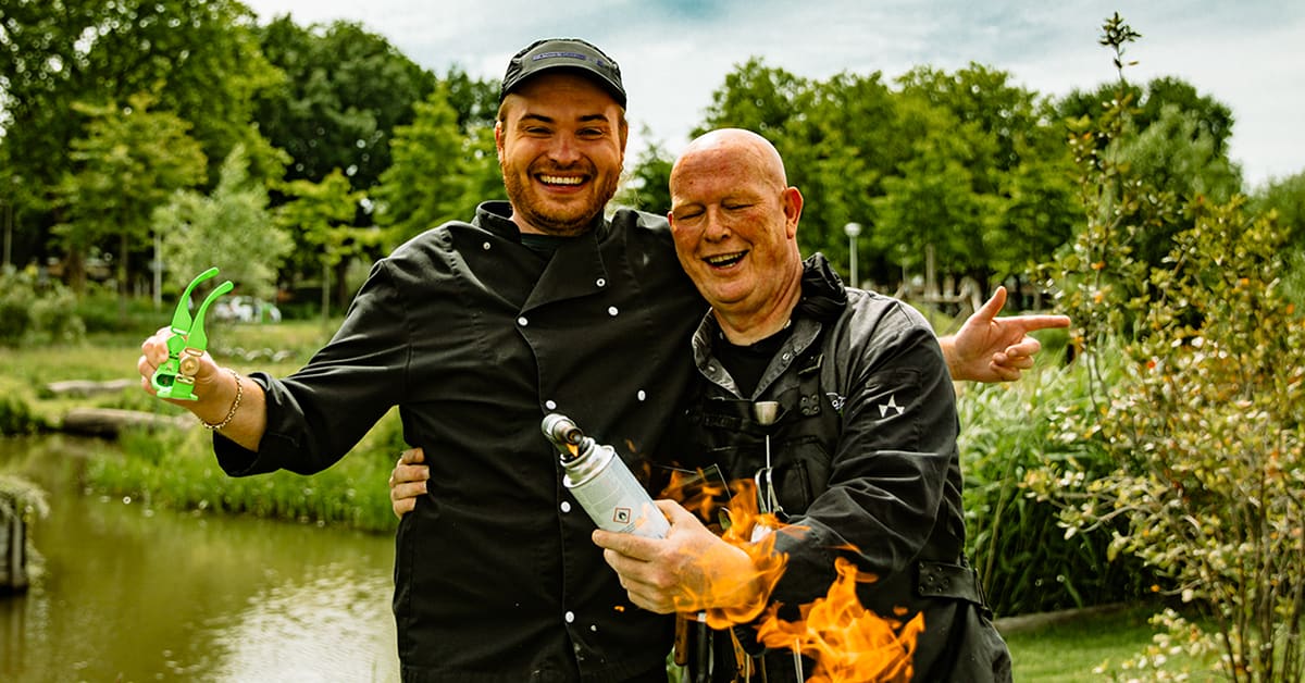 Donnie gaat viral met BBQ-track We Blijven Roken 🍖