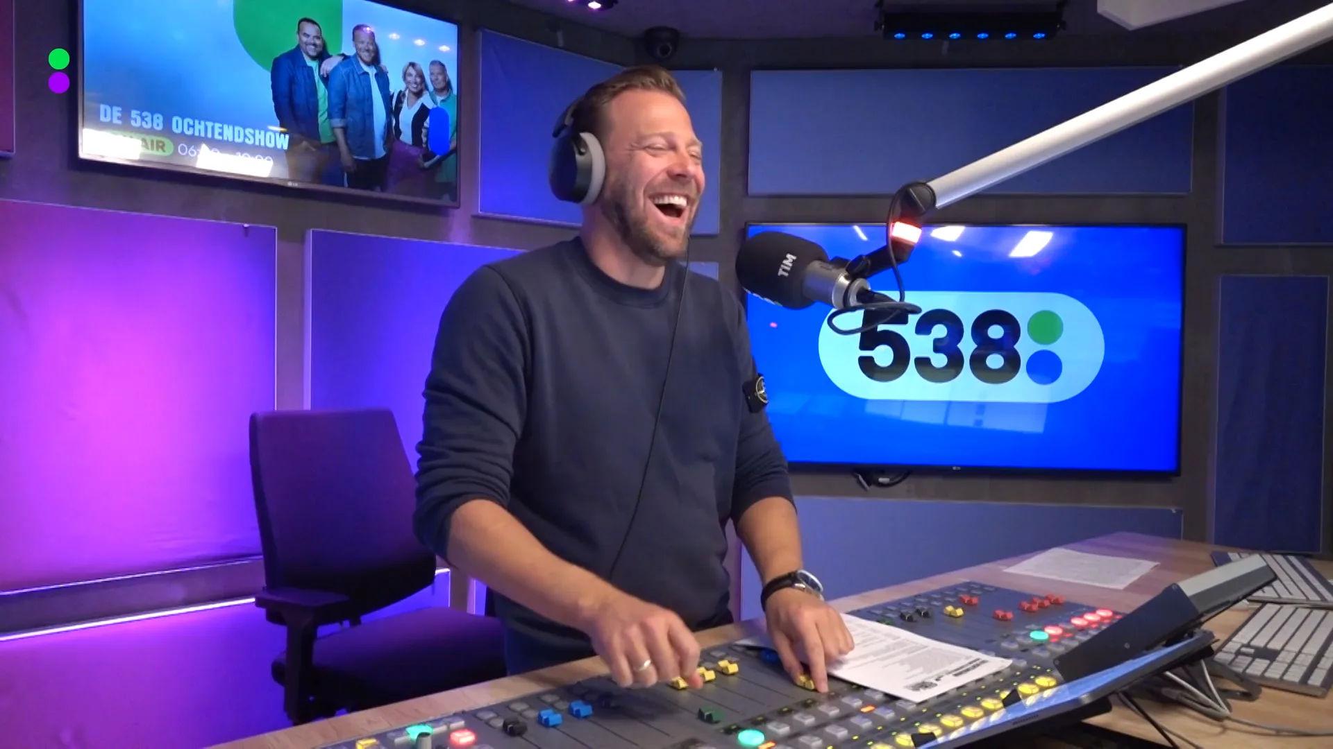 Arie uit de kroeg vertelt een héle foute mop!