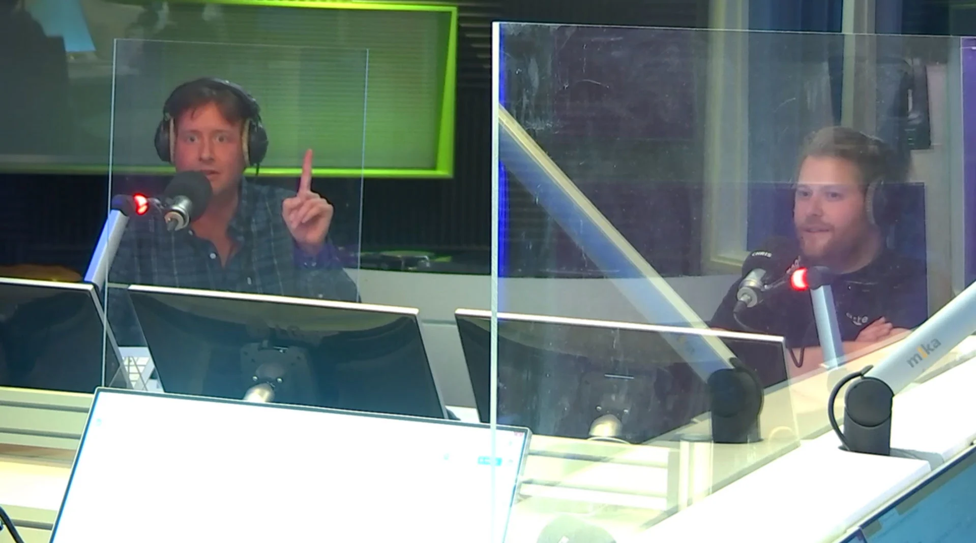 BIZAR! Steven Kazàn herkent auto's aan hun toeter