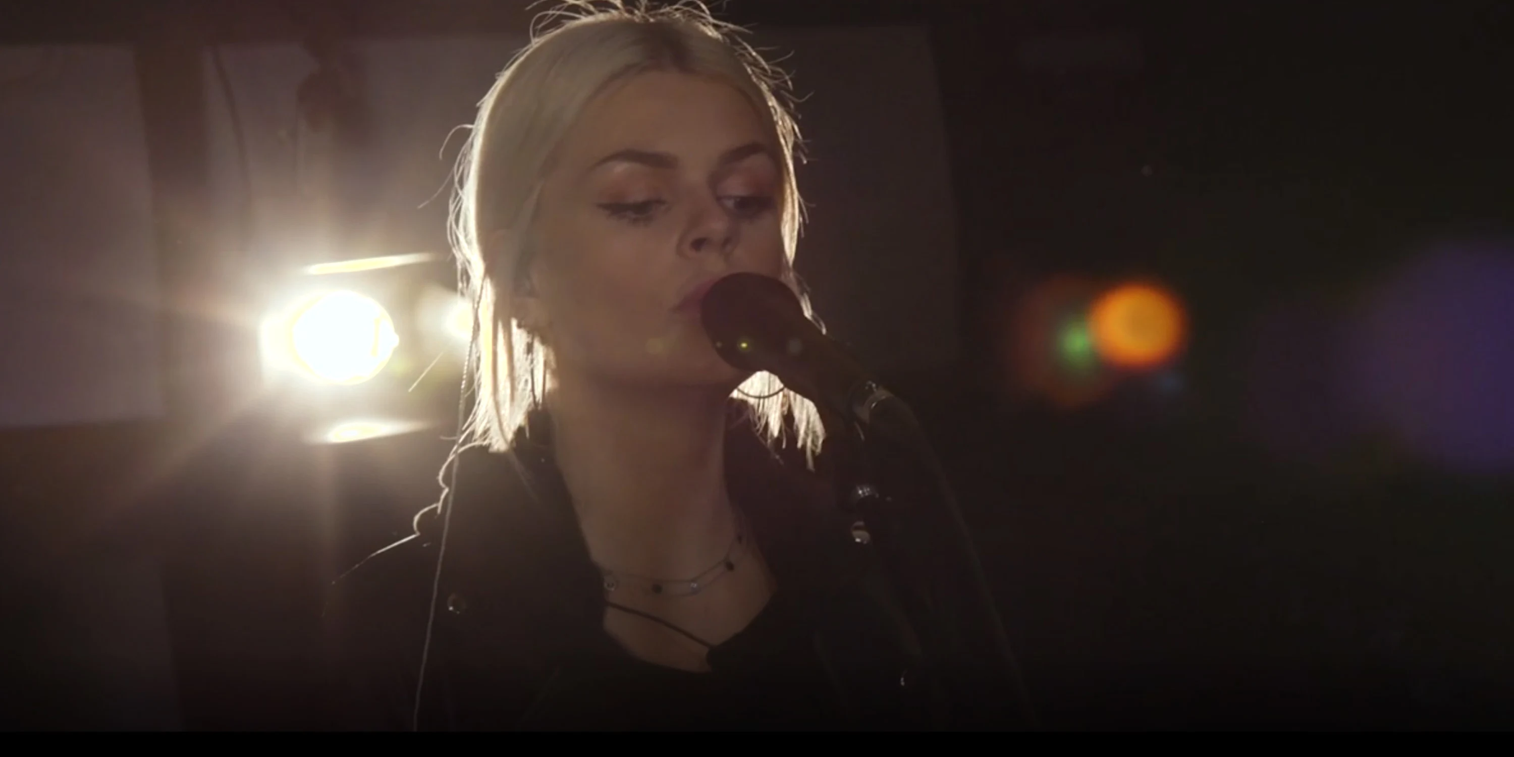 Flashback Friday! Davina Michelle doet Christina Aguilera