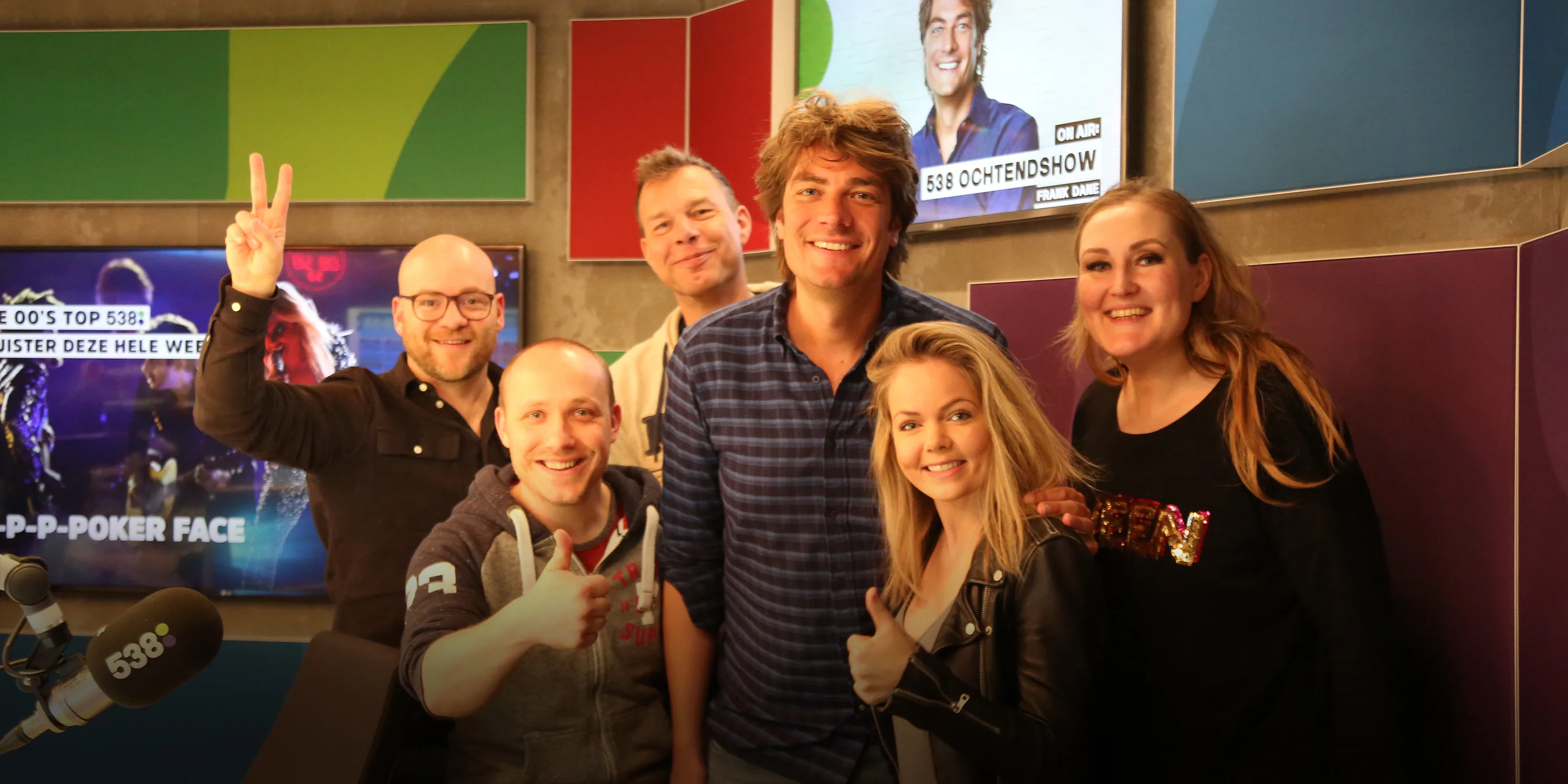 Sita zingt live de grote 00's-hit Happy!