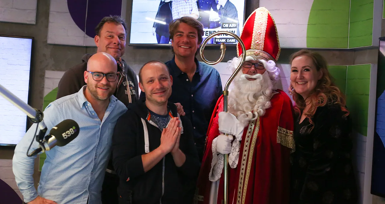 SinterWillem pakt Frank en de rest keihard aan!