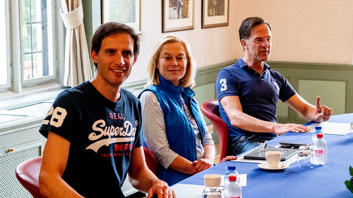 LOL! Minister Wopke Hoekstra krijgt stylingadvies