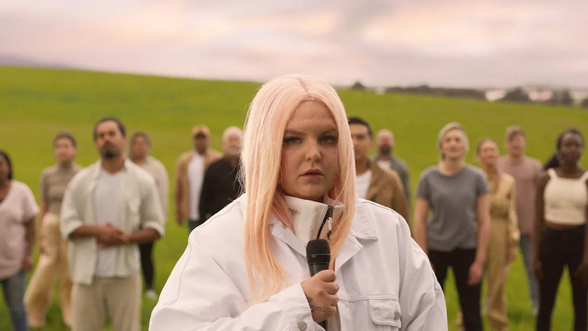 Dance Monkey-heldin Tones And I is terug!