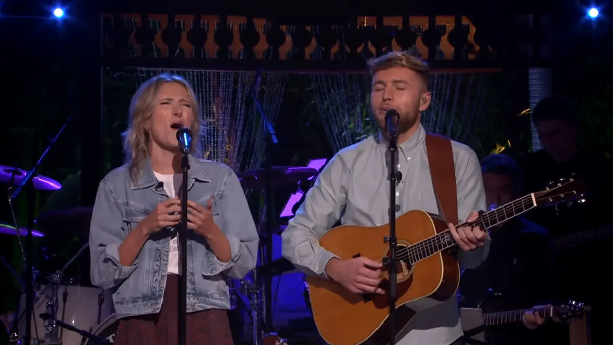 Suzan & Freek gaan door het dak met ontroerende oude hit