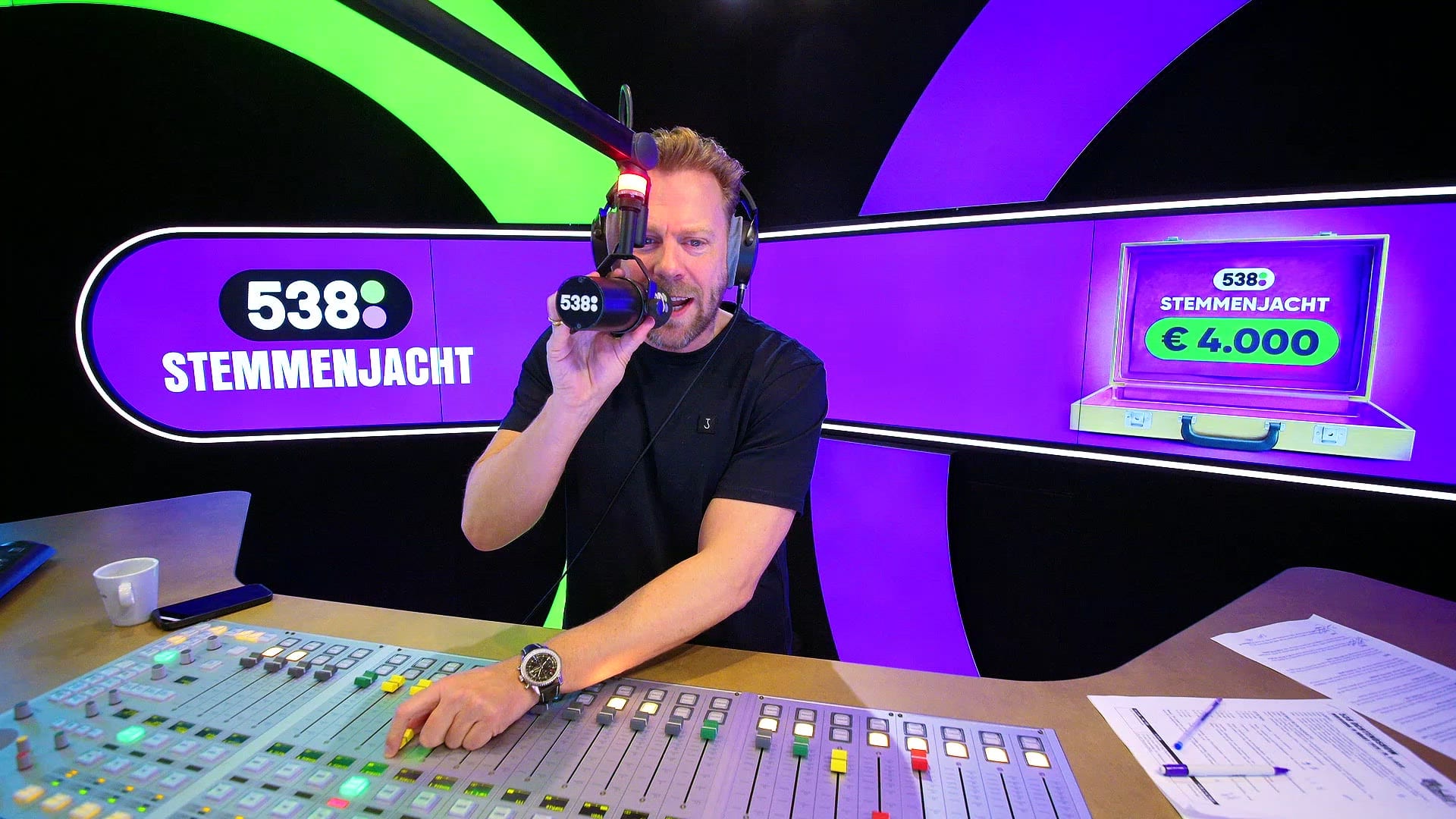 ADO Den Haag terug in de Eredivisie: Van Mieghem blijft