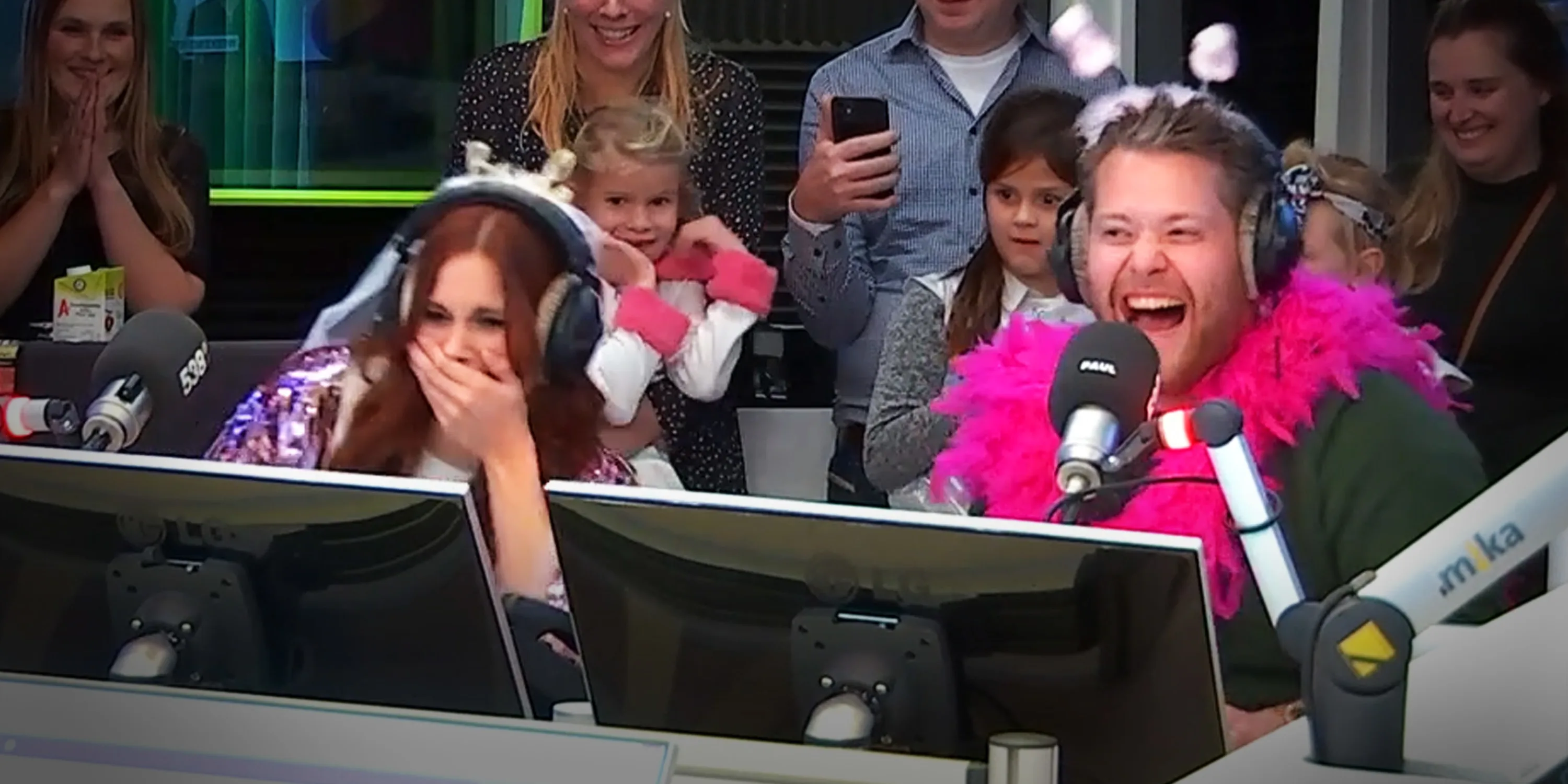 'Aaaaah!' K3-zangeres Hanne speelt Stroomstoot Karaoke ⚡