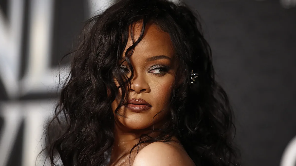 Rihanna is na 5 jaar terug en zo klinkt haar nieuwe single Lift Me Up