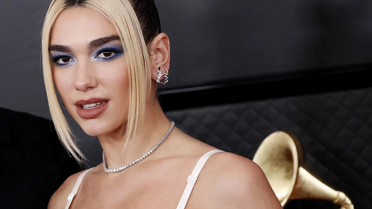 Dua Lipa gaat door het dak met Spaanstalige zomertrack