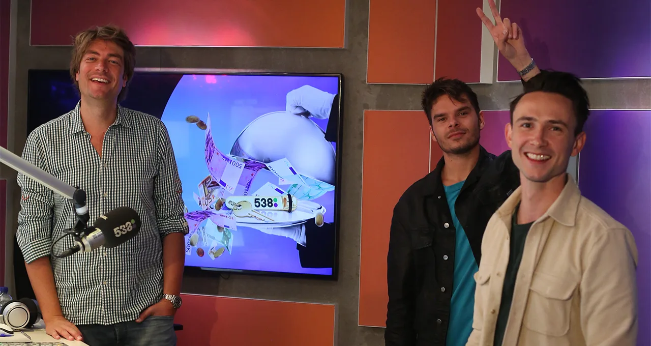 Lucas & Steve primeuren hun nieuwe single bij Frank!