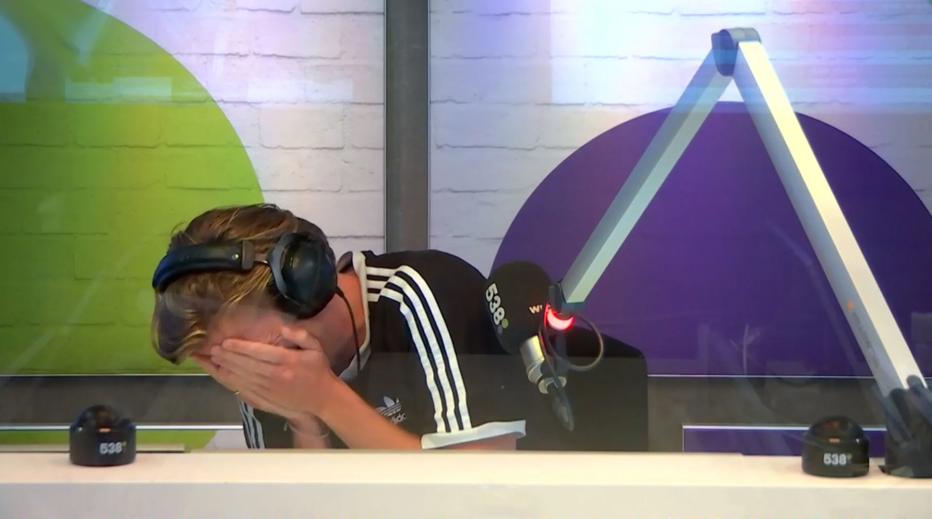 Ongemakkelijk! Chris is de naam van bevriende collega vergeten