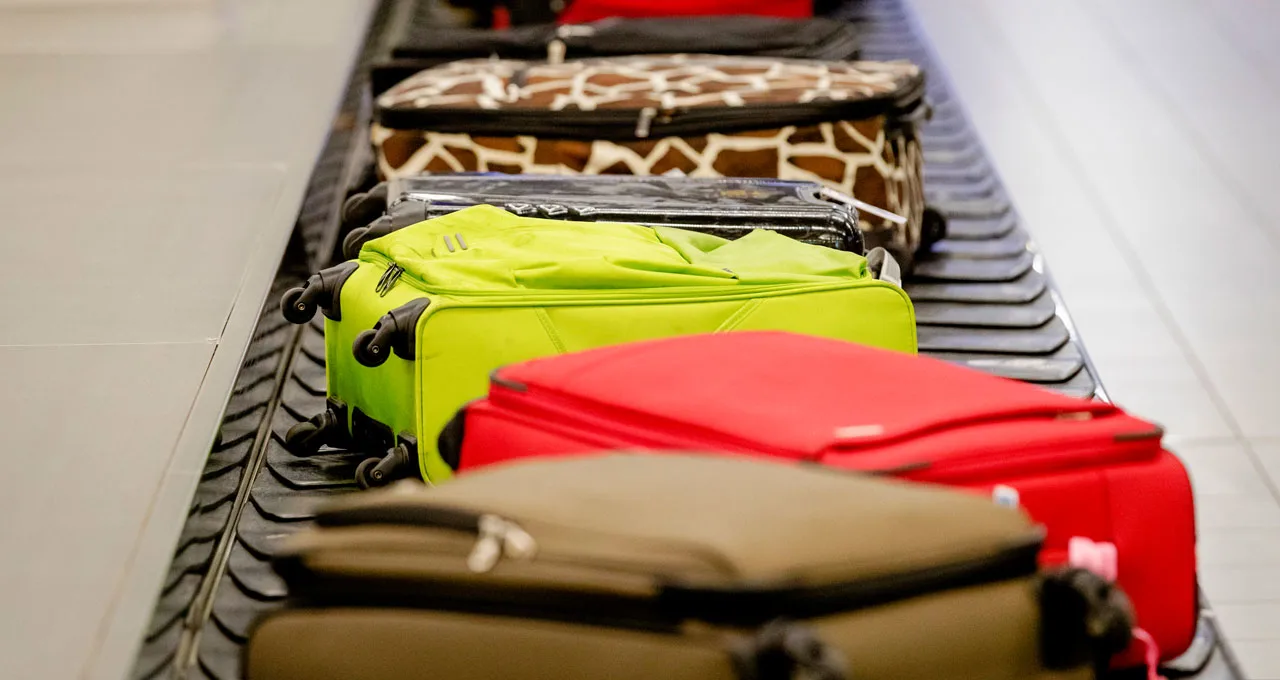 Kind belandt in bagageruimte van een vliegveld