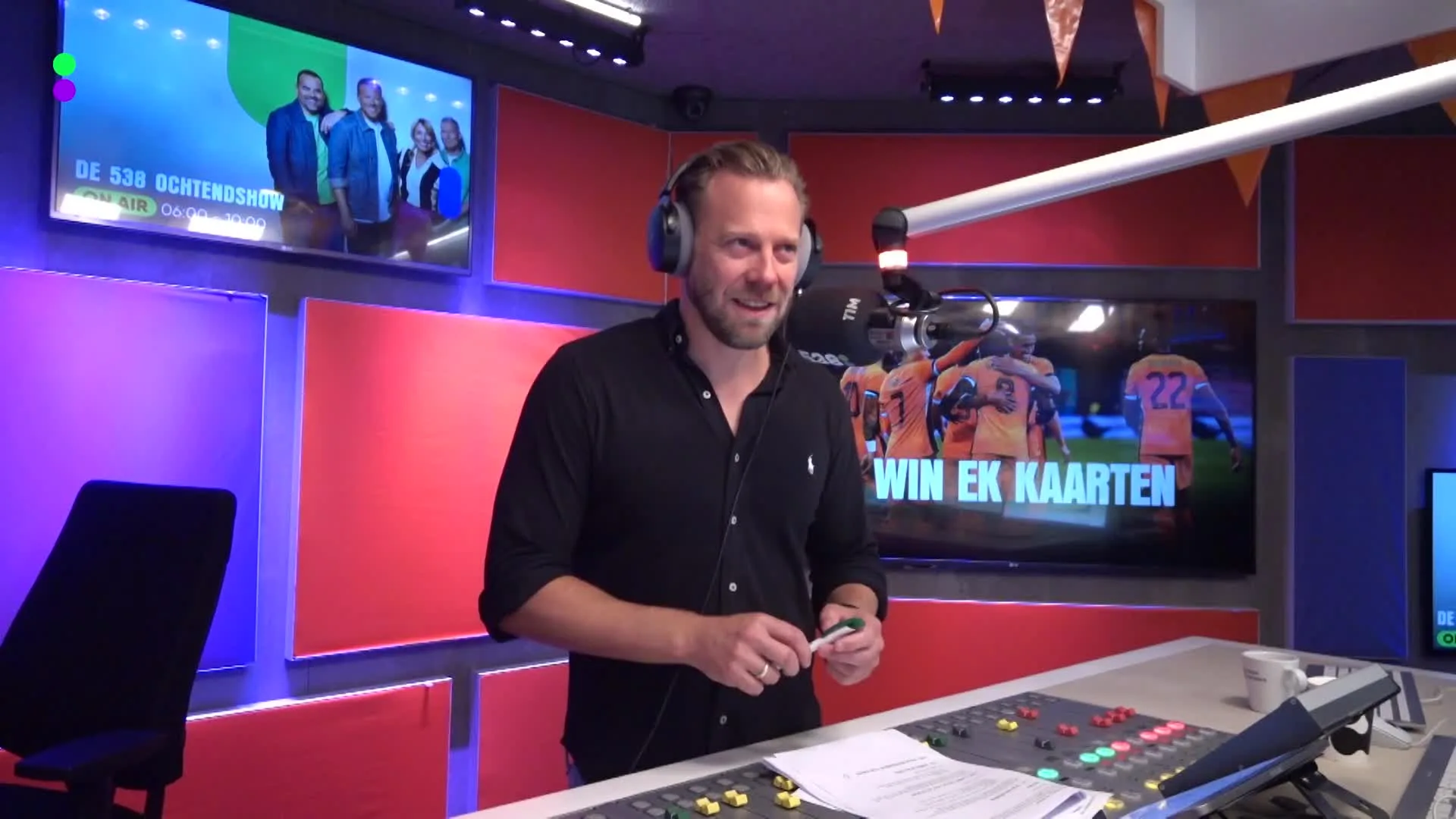 Hilarisch gesprek met Dries Roelvink over zijn spies