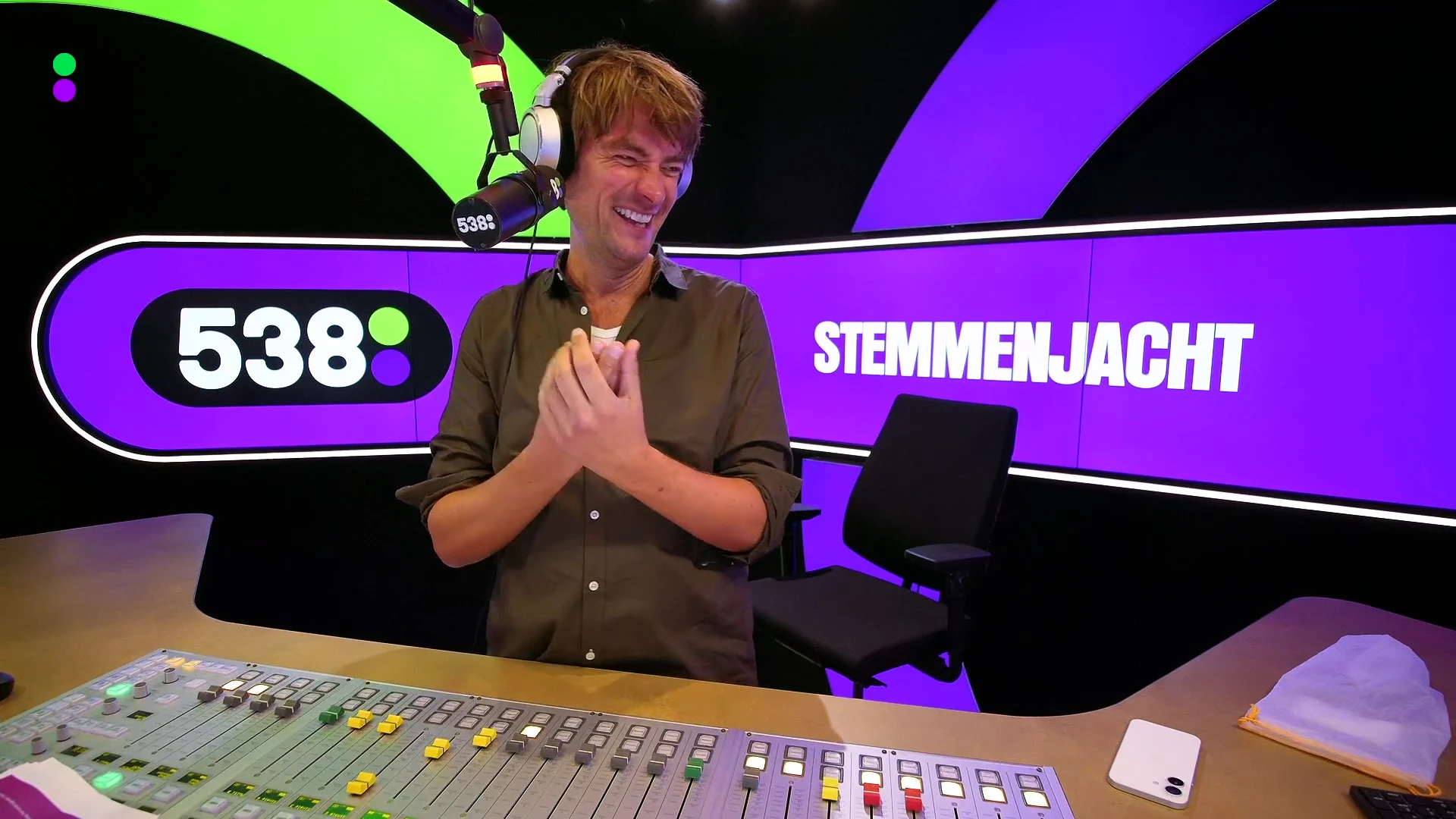 Dave Roelvink wint Boxing Influencers en doneert prijzengeld aan Warchild!