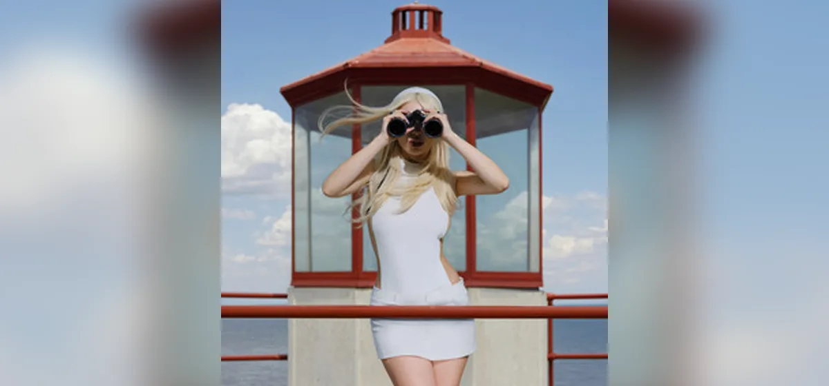 GEMAAKT: Ava Max - Spot a Fake 