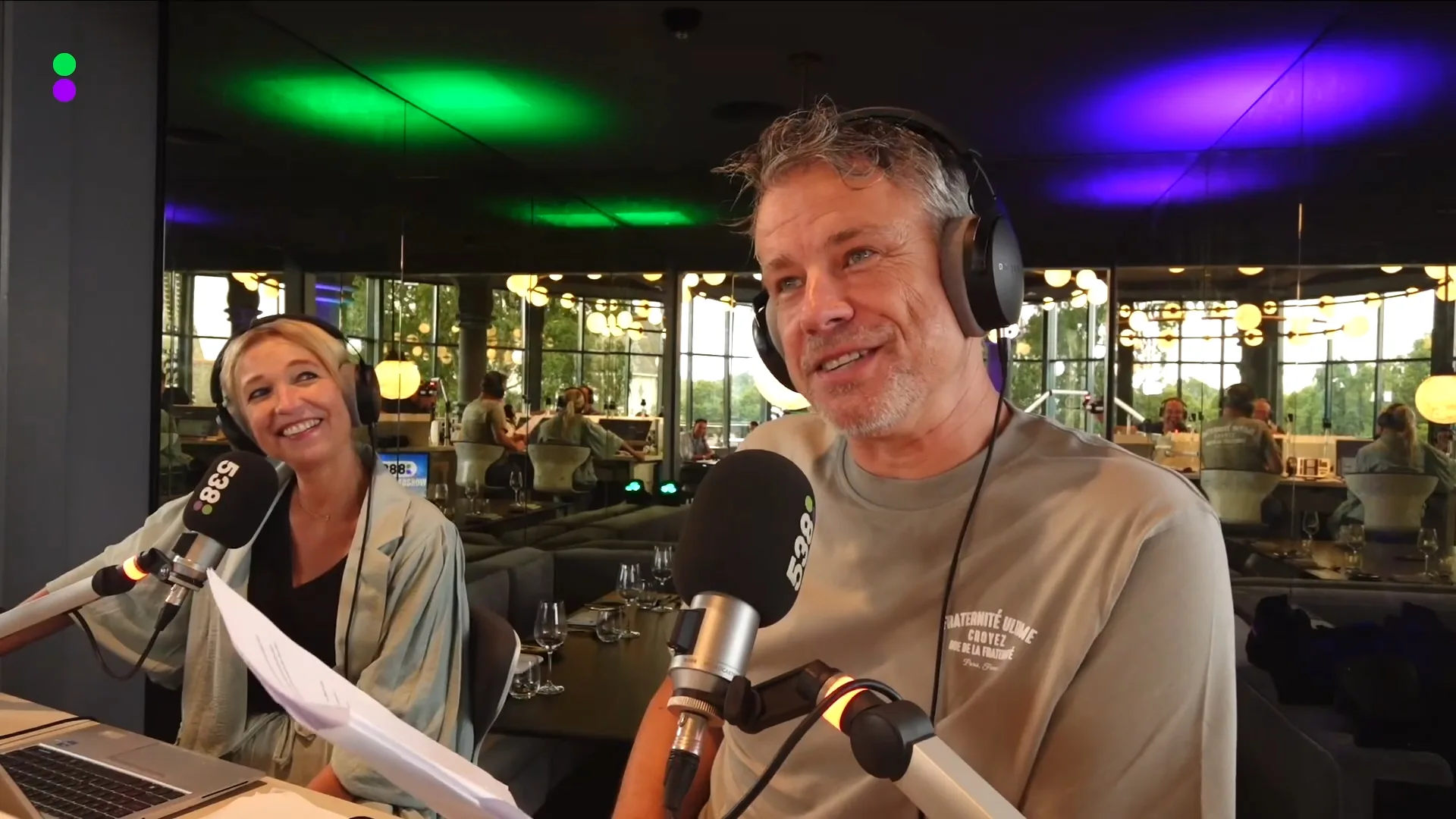 Rob Scheepers schuift live in de studio aan met De Week in Oneliners! 🤩