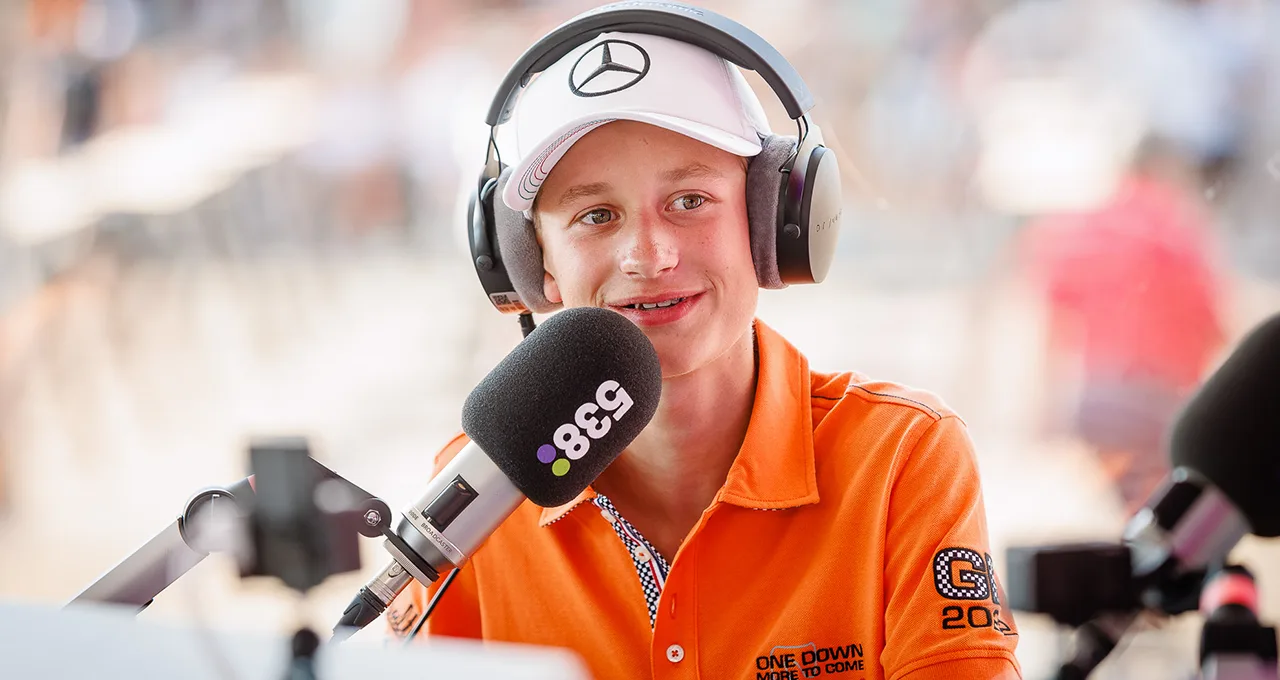 Santi scoort alsnóg een selfie met Toto Wolff!