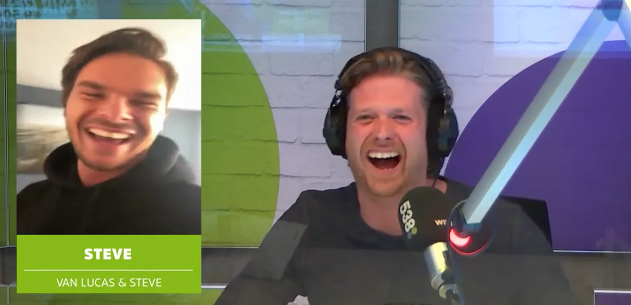 Wietze verrast Lucas & Steve op afstand met gouden plaat! 