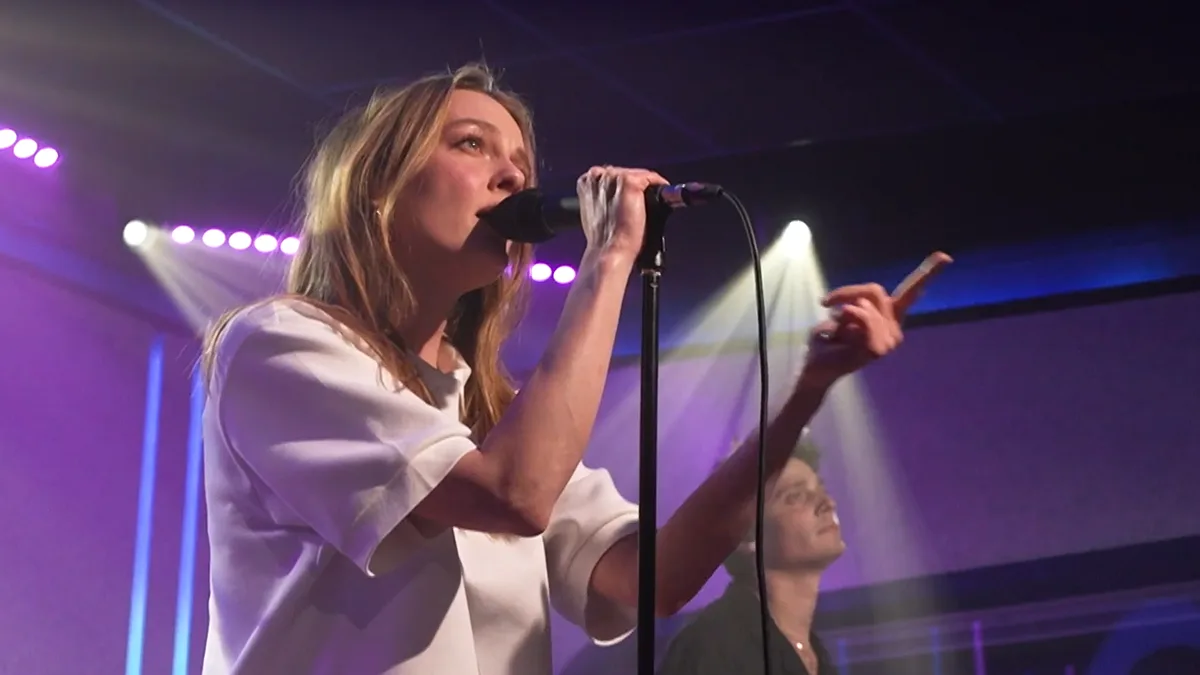 The Indien brengt je terug naar 2011 met Skinny Love! 🫶