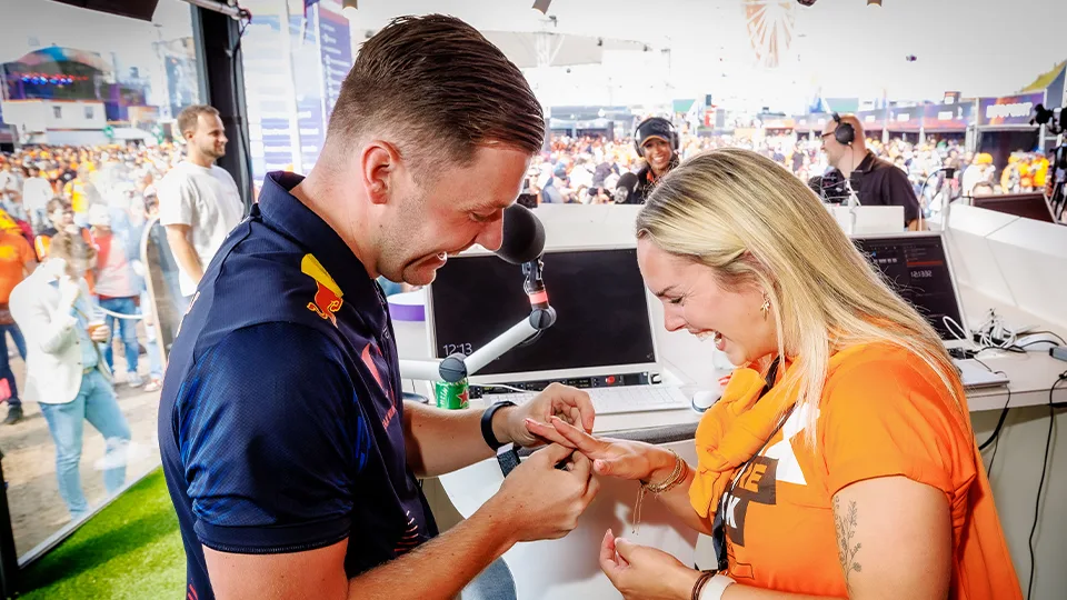 Huwelijksaanzoek in de 538-studio!