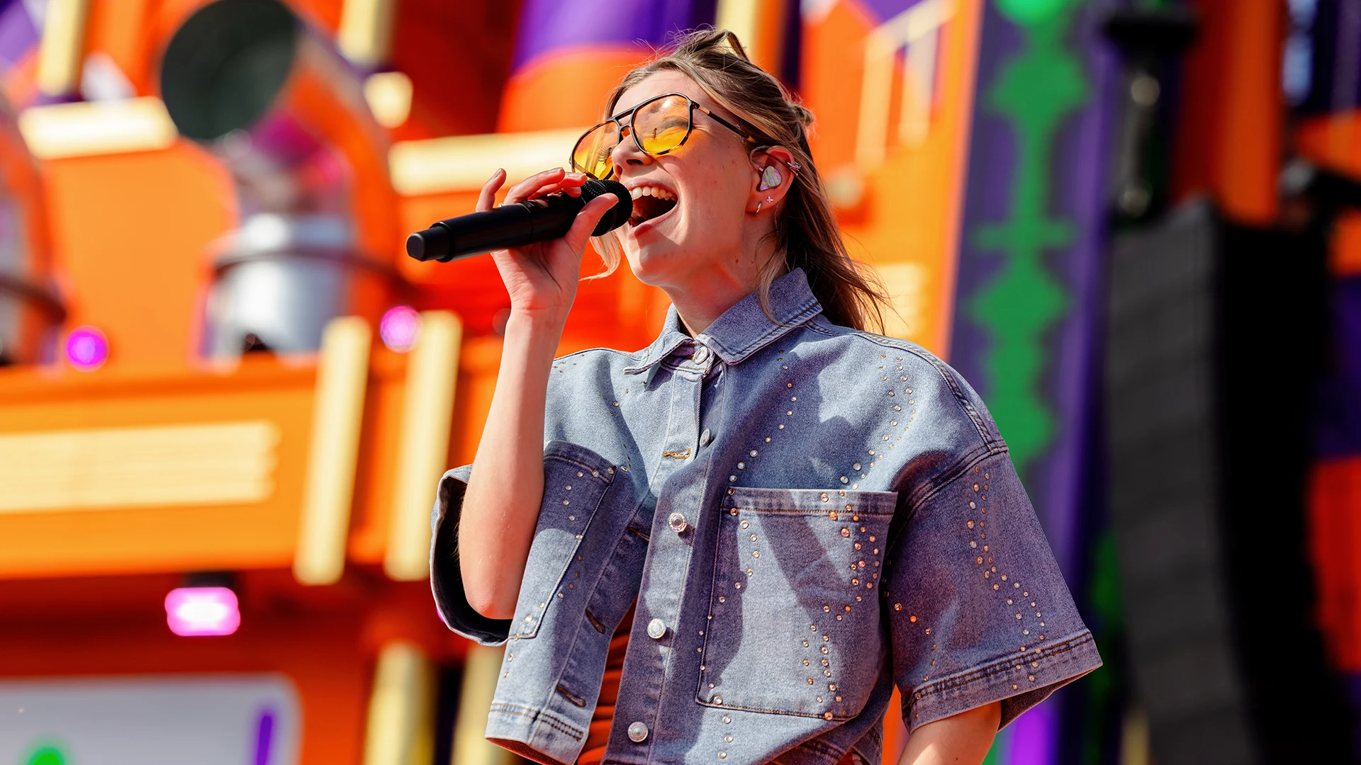 Hannah Mae brengt extra gasten mee op het podium!