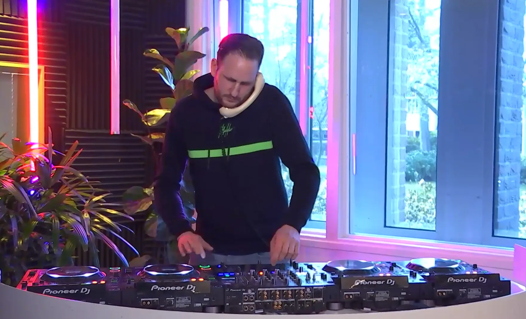 Chris Deluxe zet de studio weer op z'n kop met Die Verrückte Mix!