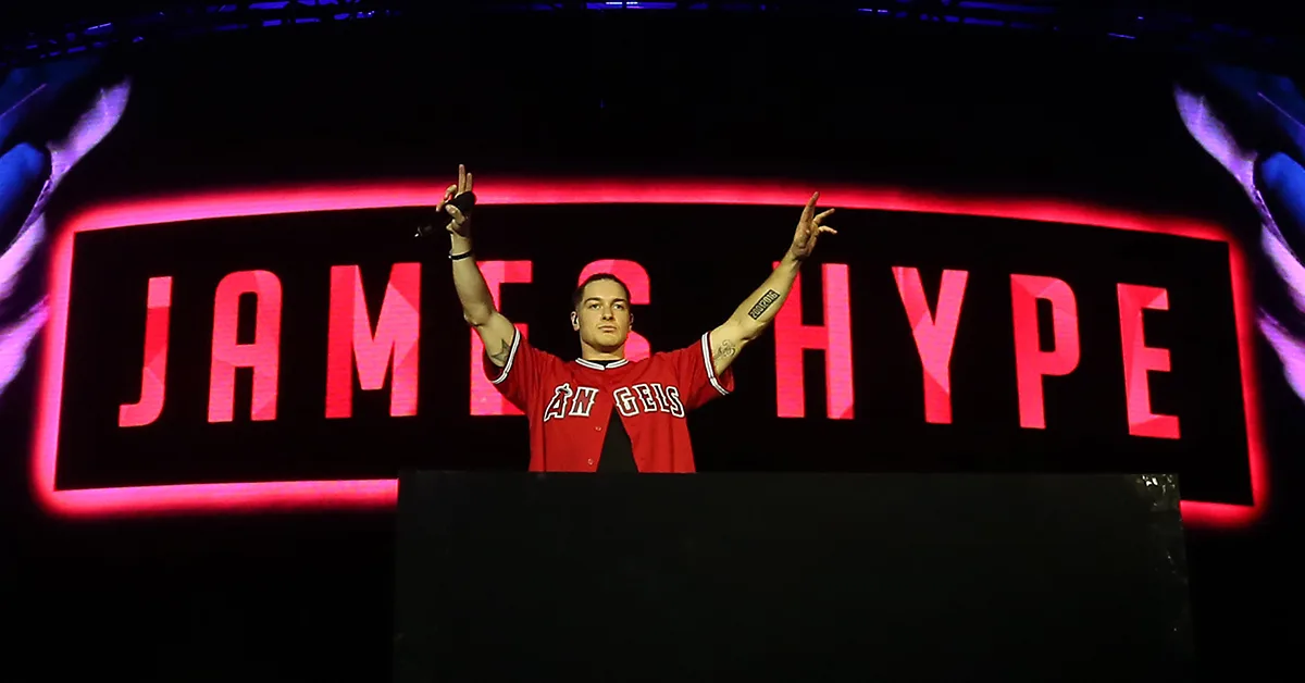 James Hype gaat hard met Ferrari