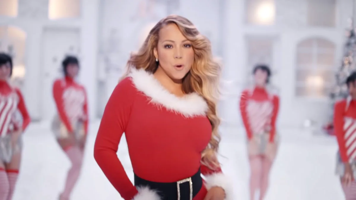 Mariah Carey gaat nú alweer viral met haar dikke kersthit!