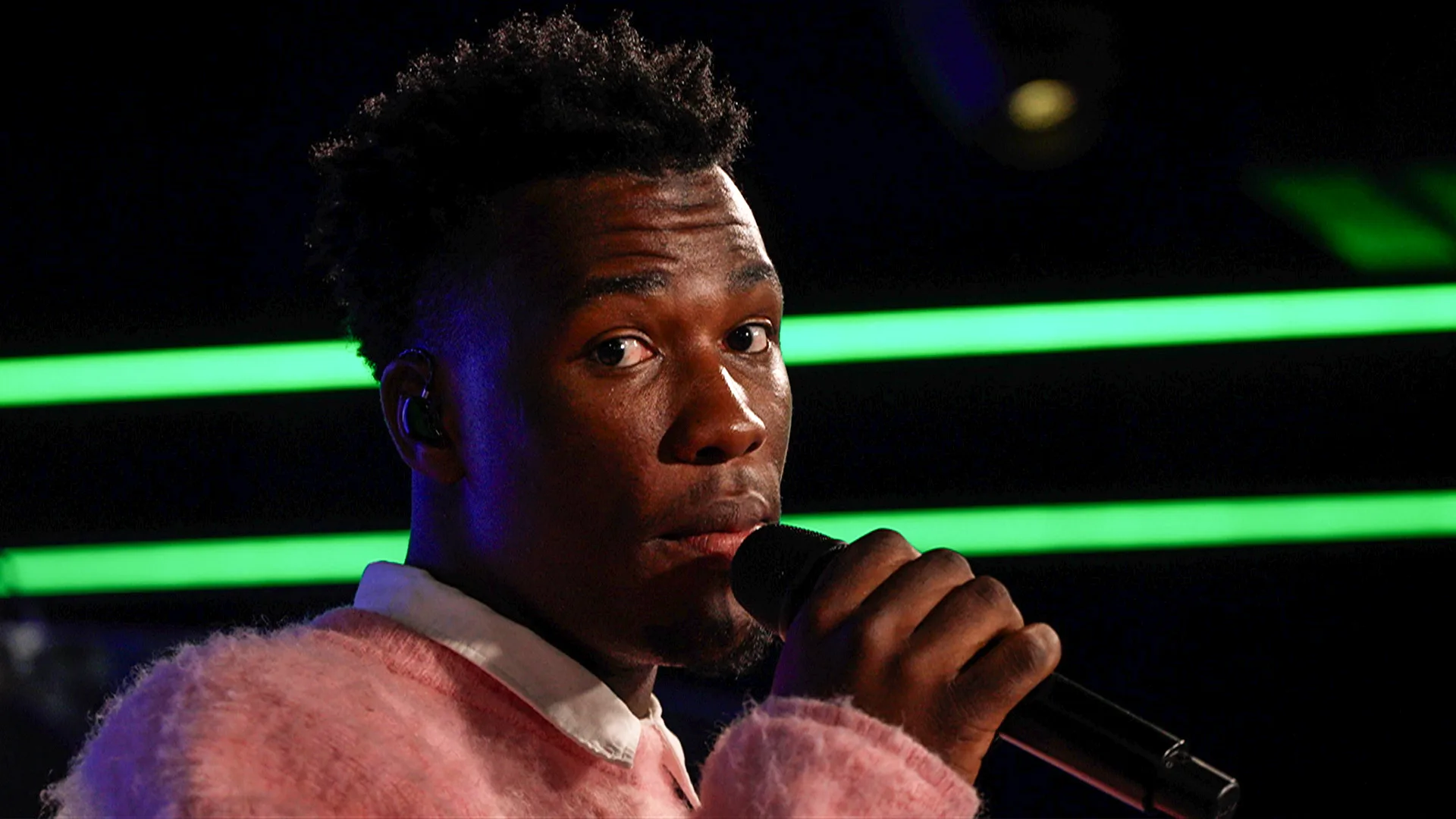 Claude doet Amour voor de allereerste keer live bij 538