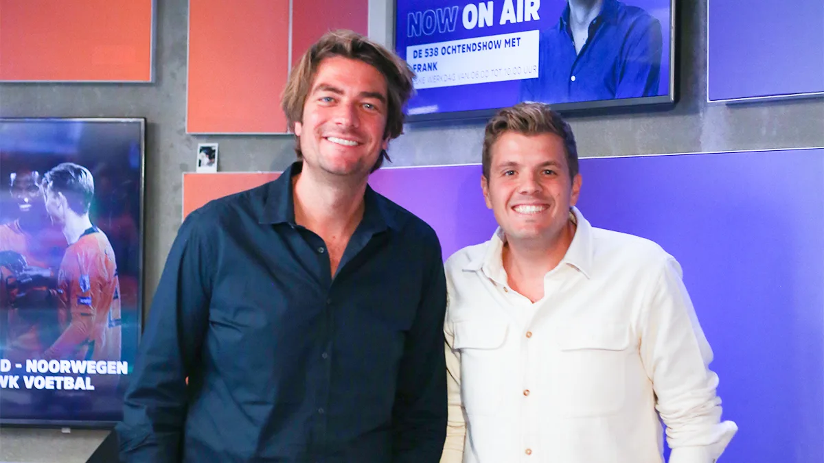 Kippenvel! Jaap Reesema zingt nieuwe single bij 538