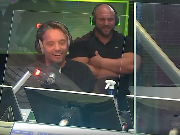 Bas Smit wordt supervaak aangesproken over.... Chris! 