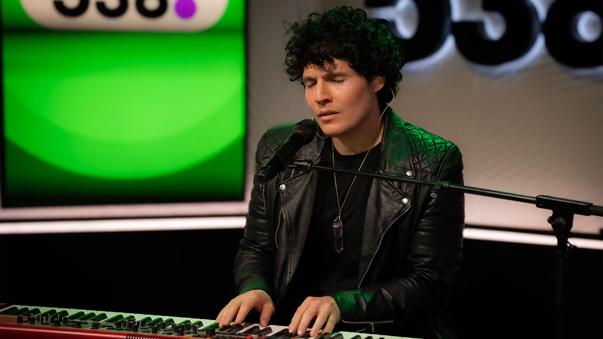 Marnix Emanuel speelt You Got Me Hurt bij Edwin Evers in de studio