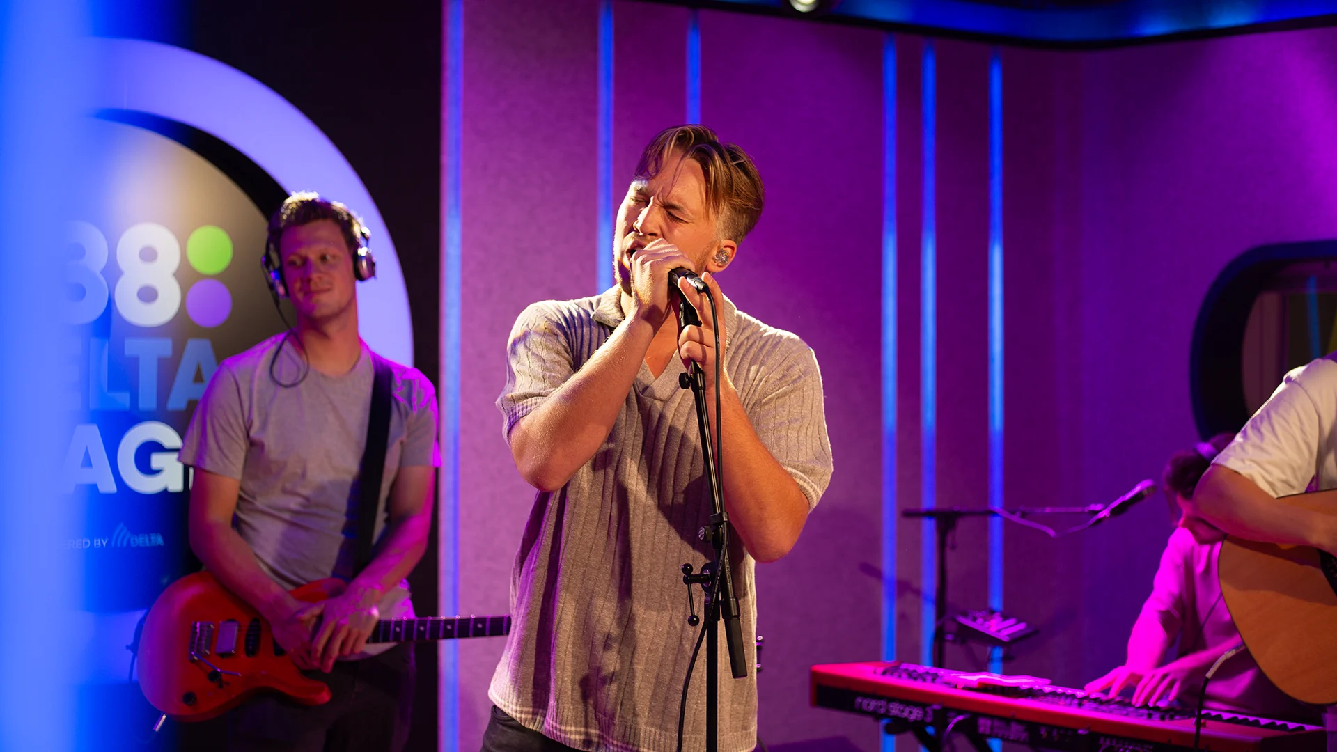 Snelle geeft geweldig live-optreden van nieuwe single! 📻