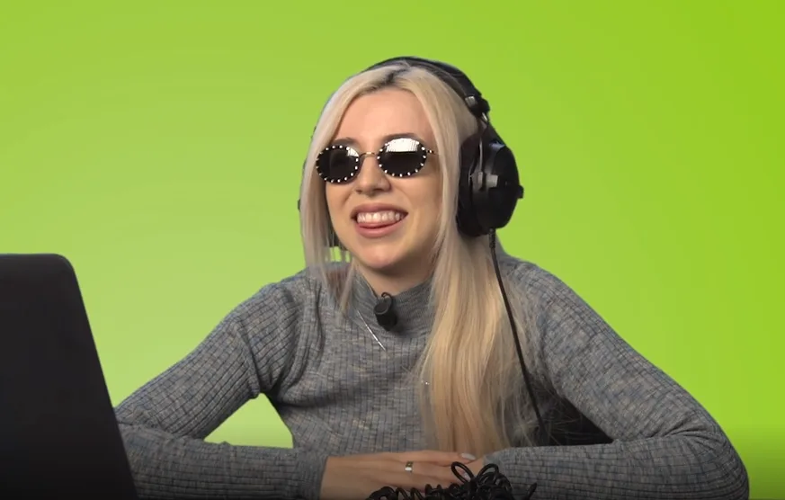 Ava Max geeft haar Sweet en Psycho mening in Release Reacties!