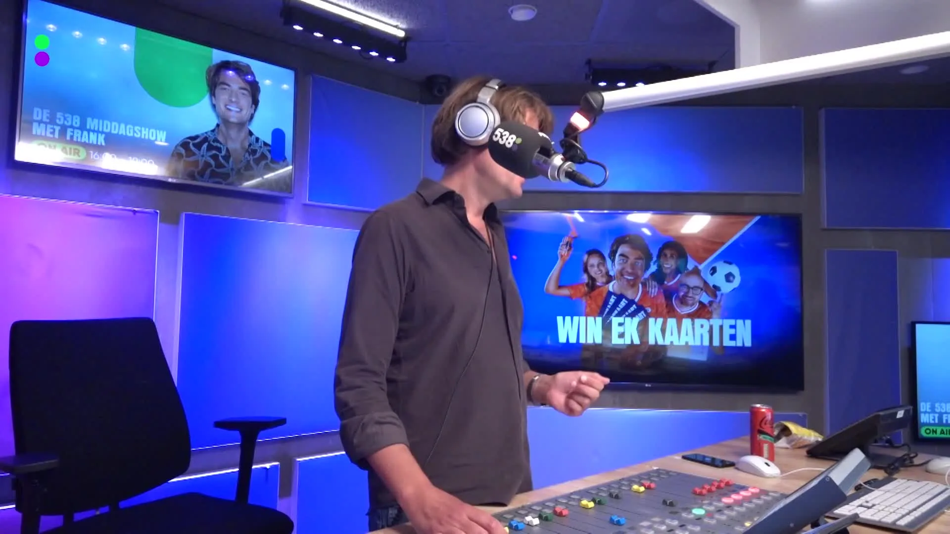 Hélène Hendriks zwaait Oranje uit in Wij Houden van Oranje