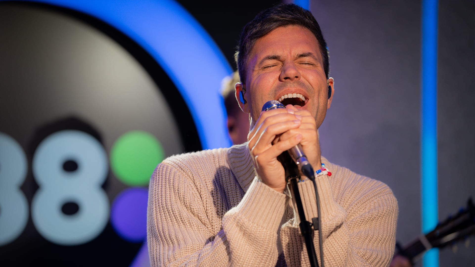 Simon Keizer speelt nieuwe track Hoe Zou Het Nu Gaan? bij Evers & co.