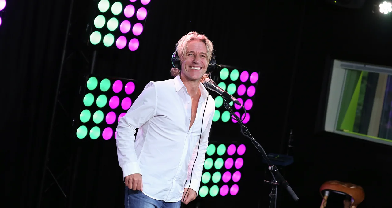 Ken je de klassieker Laat De Zon In Je Hart nog? 🌞