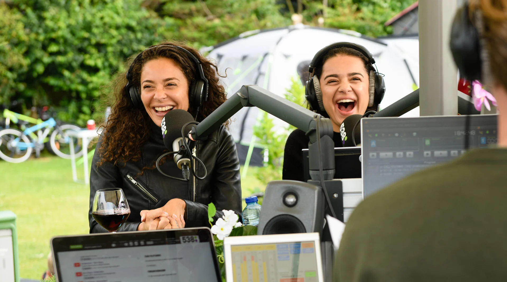 Dochter van Fajah Lourens: 'Ik hoorde haar seksen!'