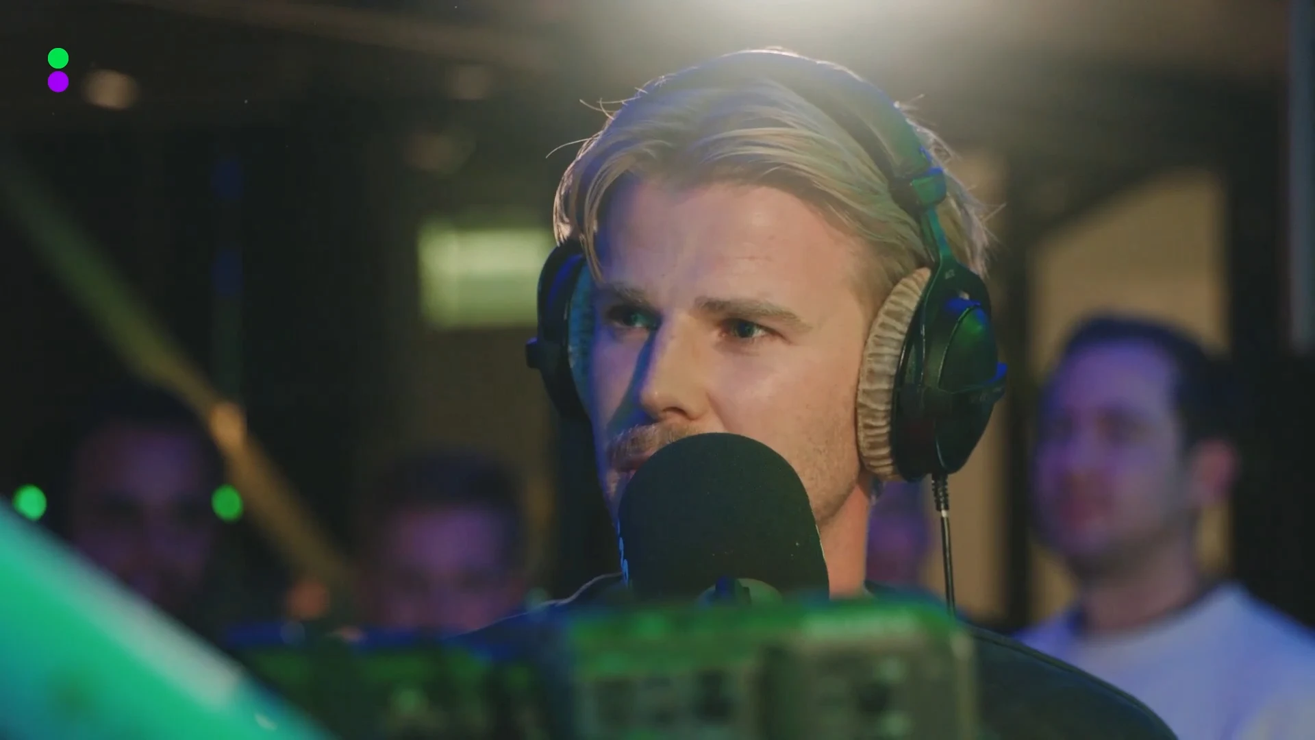 Dankzij een enkelbreuk staat Lammer nu achter de draaitafels!