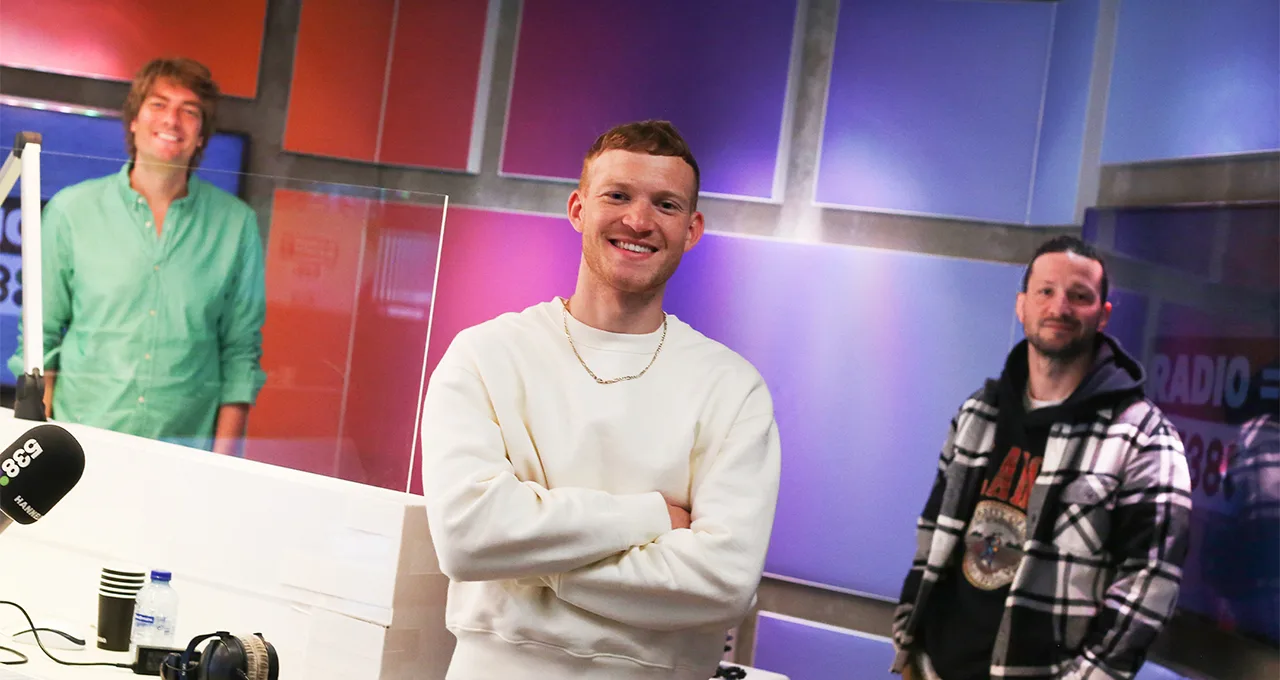 Paul Sinha en Kraantje Pappie brengen een goed gevoel in de 538-studio!