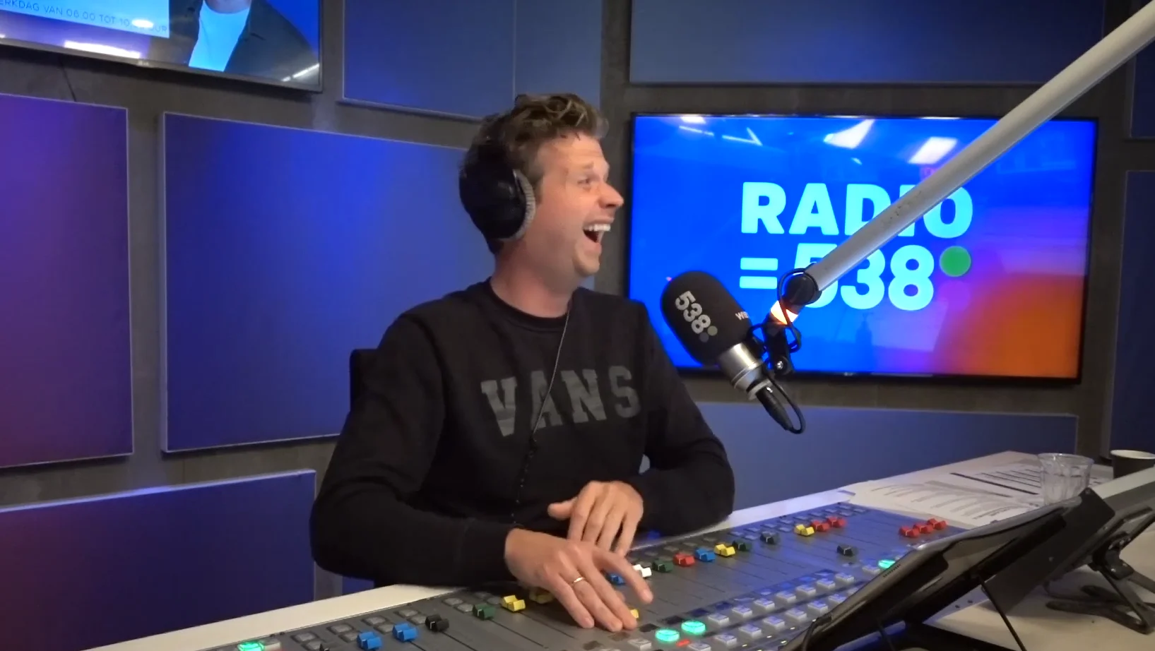 Luisteraar in Wat Vindt Nederland: 'Ik dacht dat ik dikke tieten kreeg van gele vla!'