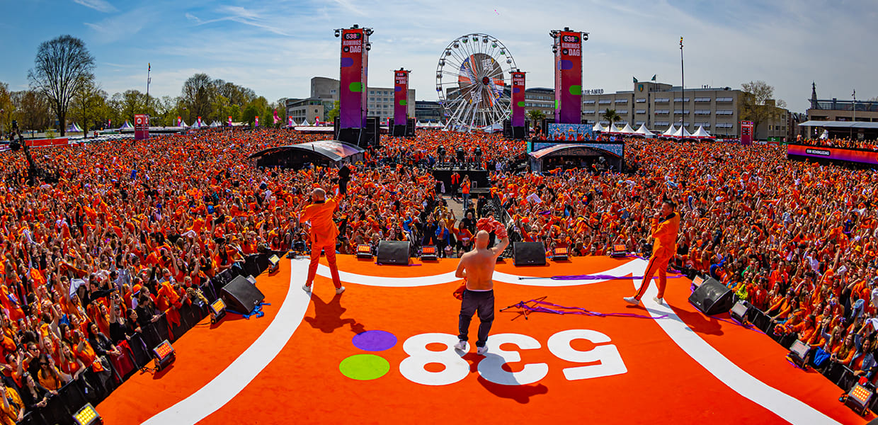 Shirt Uit En Zwaaien met Jelte en het Feestteam!